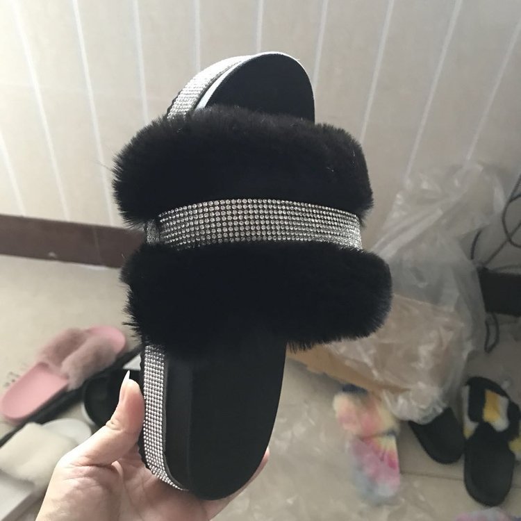 Women's Fluffy Fur Slippers.