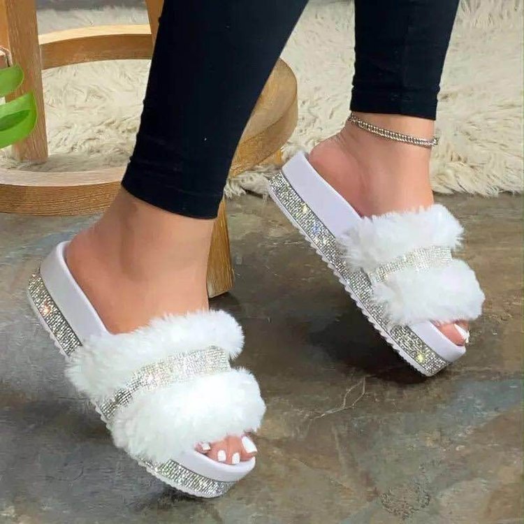 Women's Fluffy Fur Slippers.