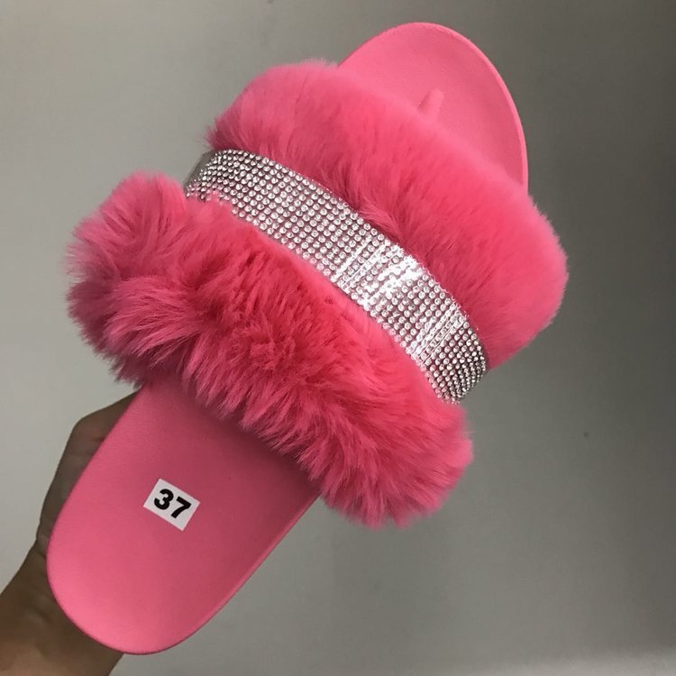 Women's Fluffy Fur Slippers.