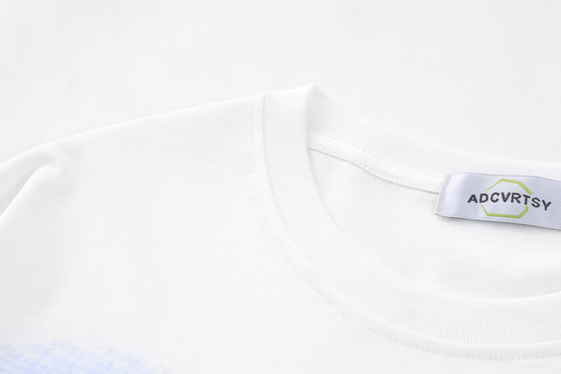 Unisex Butterfly Patch Short-Sleeved T-Shirt.