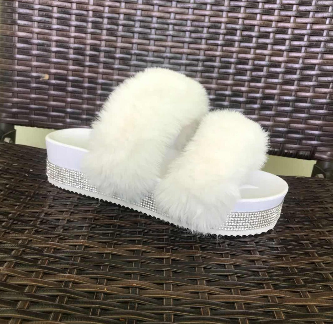 Women's Fluffy Fur Slippers.