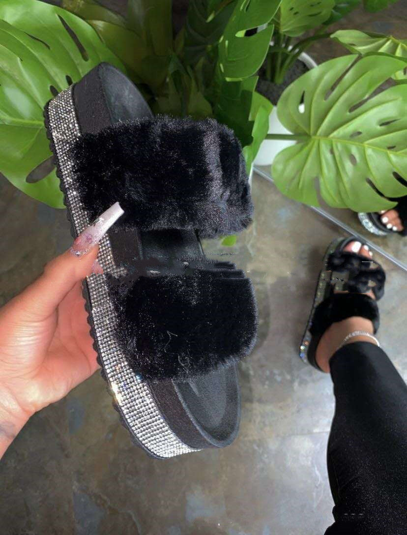 Women's Fluffy Fur Slippers.