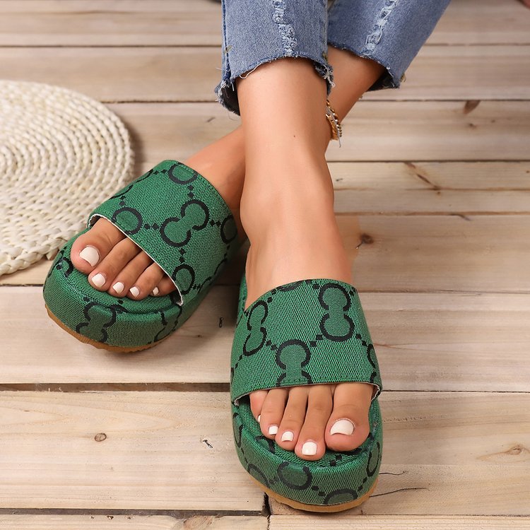 Women's Fashion Thick-Soled Slippers.